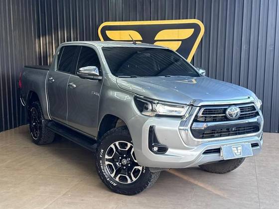 TOYOTA HILUX 2.8 D-4D TURBO DIESEL CD SRX 4X4 AUTOMÁTICO